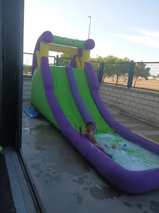 Tobogán acuático inflable para niños