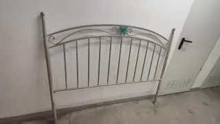 Cabecero de forja con mariposa