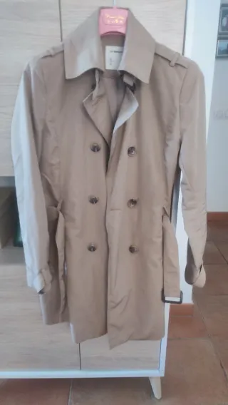 Trench con cinturón beige