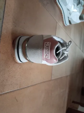 Deportivas mujer grises y blancas