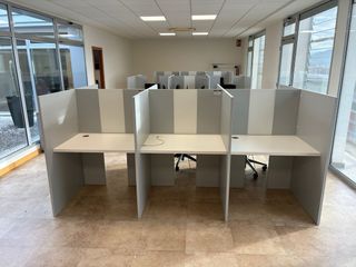 Módulos Call Center y Sillas sin apenas uso.