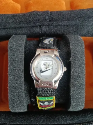 Reloj Nike Plata y Multicolor