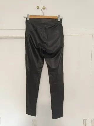 Pantalón Negro Imitación Cuero
