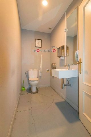 Local comercial en alquiler en Ensanche en Coruña (A)