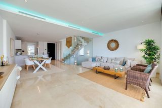 Casa adosada en alquiler en Río Real en Marbella