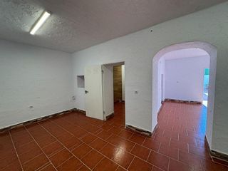 Local comercial en alquiler en Gamarra - La Trinidad en Málaga