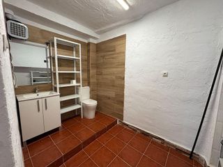 Local comercial en alquiler en Gamarra - La Trinidad en Málaga