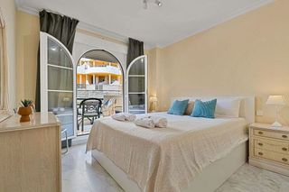 Piso en venta en Los Naranjos - Las Brisas en Marbella