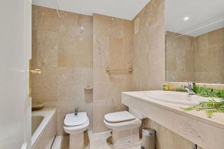 Piso en venta en Los Naranjos - Las Brisas en Marbella