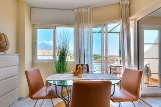 Piso en venta en Los Naranjos - Las Brisas en Marbella