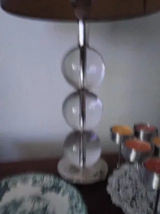 Lámpara de mesa de cristal y tela