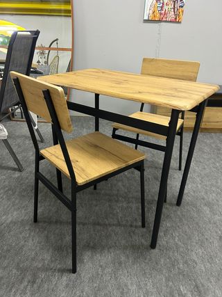 Mesa de cocina con 2 sillas