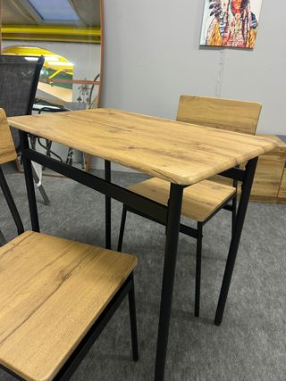 Mesa de cocina con 2 sillas