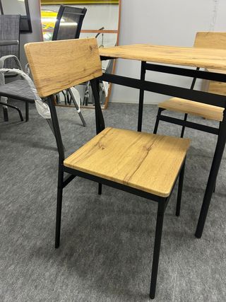 Mesa de cocina con 2 sillas