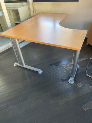 Mesa de despacho angular madera y metal