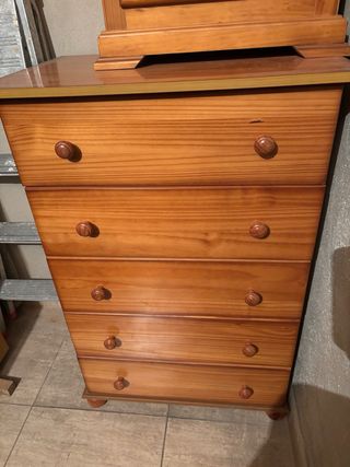 Cajonera y mesita de noche de madera