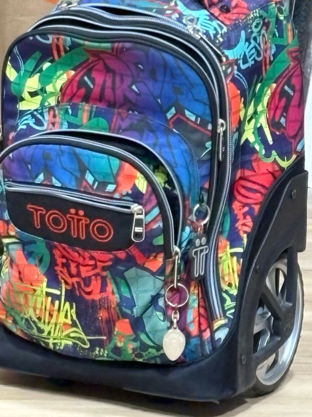Mochila Totto con ruedas como nueva