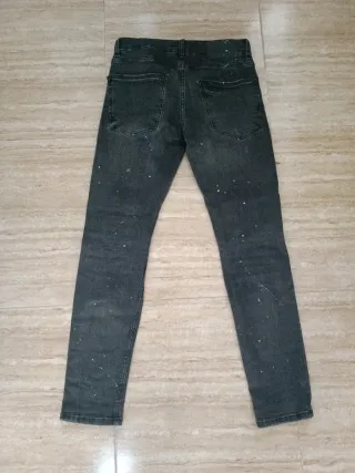 Pantalón vaquero negro Bershka con pintura