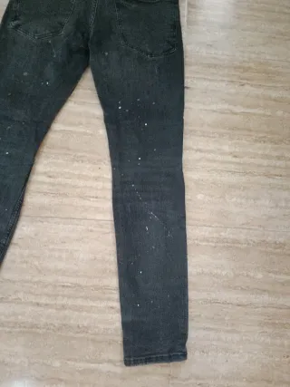Pantalón vaquero negro Bershka con pintura
