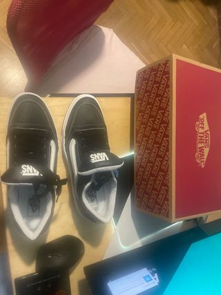 Zapatillas Vans Negras y Blancas Nuevas