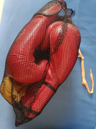 Guantes de boxeo rojos y vendas