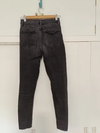 Pantalón pitillo vaquero Mango negro
