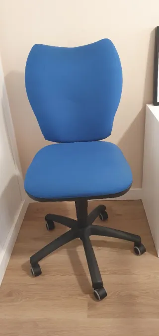 Silla de escritorio azul y negra