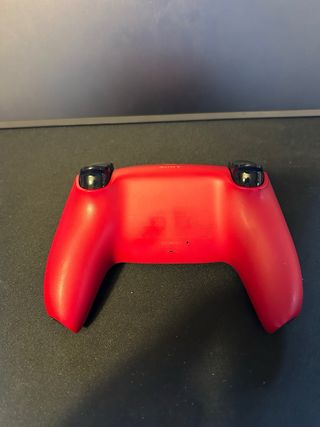 Mando PS5 Volcanic Red con joysticks magnéticos