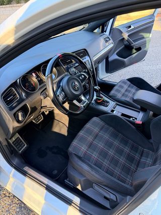 Volkswagen Golf MK 7 GTI PERFORMANCE.