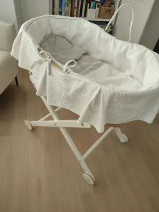 Capazo para cuna con textiles