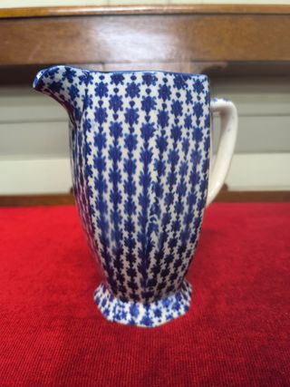 Jarra inglesa cerámica azul y blanca. Antigua