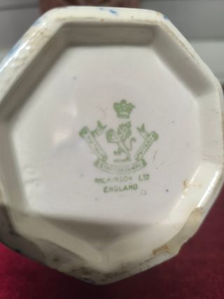 Jarra inglesa cerámica azul y blanca. Antigua