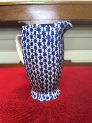 Jarra inglesa cerámica azul y blanca. Antigua