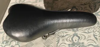 Sillín de bicicleta negro