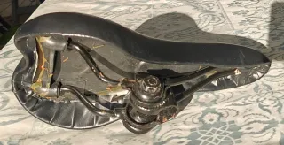 Sillín de bicicleta negro