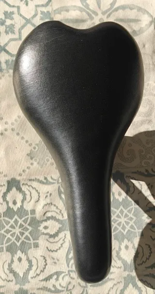 Sillín de bicicleta negro