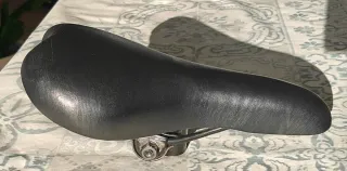 Sillín de bicicleta negro