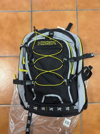 Mochila Kizer Negra y Gris con Bolsillos