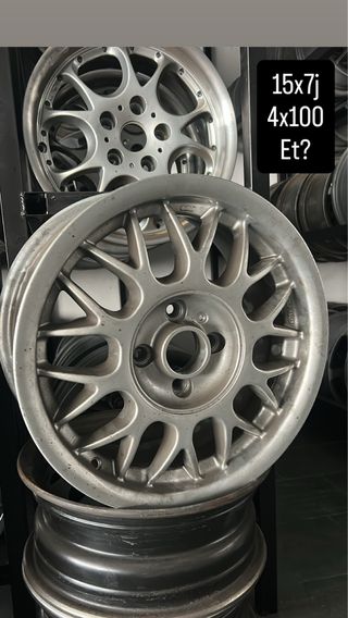 várias Llantas 4x100