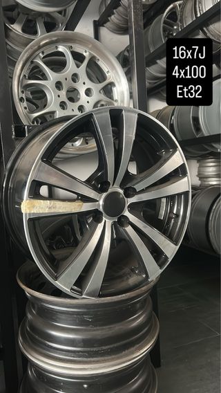 várias Llantas 4x100