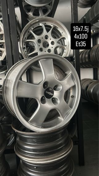várias Llantas 4x100