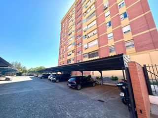 Piso en venta en Pineda en Sevilla