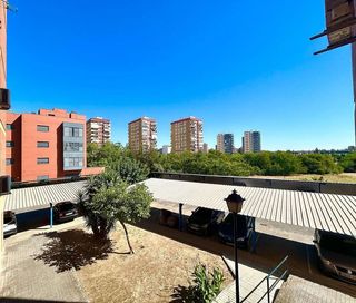 Piso en venta en Pineda en Sevilla