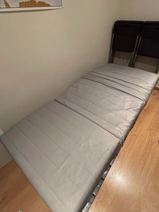 Sofá-cama NUEVO!Precio en tienda 359€! Y MONTADO!!