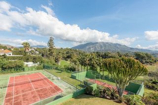 Casa adosada en venta en Nueva Andalucía centro en Marbella