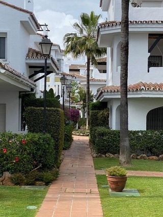 Piso en alquiler en Los Naranjos - Las Brisas en Marbella