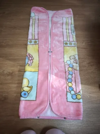 Saco manta bebé rosa con capucha
