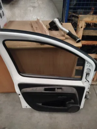 Puerta Delantera Fiat Fiorino Derecha o Izquierda