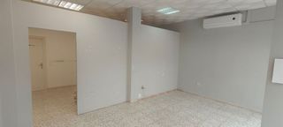 Local comercial en alquiler en Palacio de Congresos - Urbadiez - Entrepuentes en Sevilla