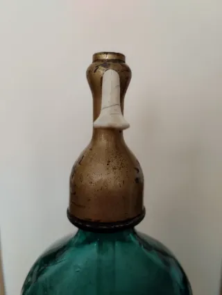 Sifón antiguo de vidrio verde